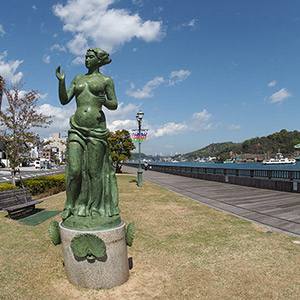 尾道駅前ウッドデッキ（えきまえうっどでっき）尾道駅前港湾緑地 Onomichi Wood Deck