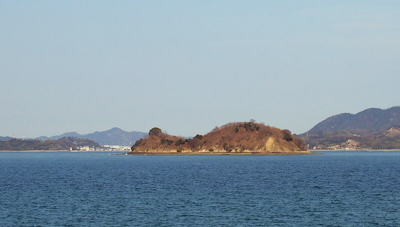 瓢箪島（ひょうたんじま） 愛媛県の大三島と広島県の生口島の中間に浮かぶ無人島
