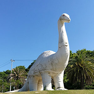 恐竜「ザウルくん」（因島アメニティ公園に鎮座）