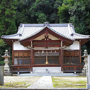 外浦(とのうら)にある艮神社(うしとらじんじゃ)は、歴史的には村上水軍の神社だったそうですが詳細は不明です 外浦(とのうら)にある艮神社(うしとらじんじゃ)は、歴史的には村上水軍の神社だったそうですが詳細は不明です