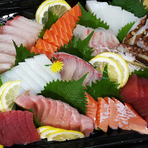 生鮮食品を扱うスーパーですが、鮮魚売り場の刺身が安くて美味いんです