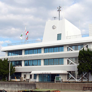 上島町総合庁舎（かみじまちょう　そうごうちょうしゃ）　愛媛県越智郡上島町弓削