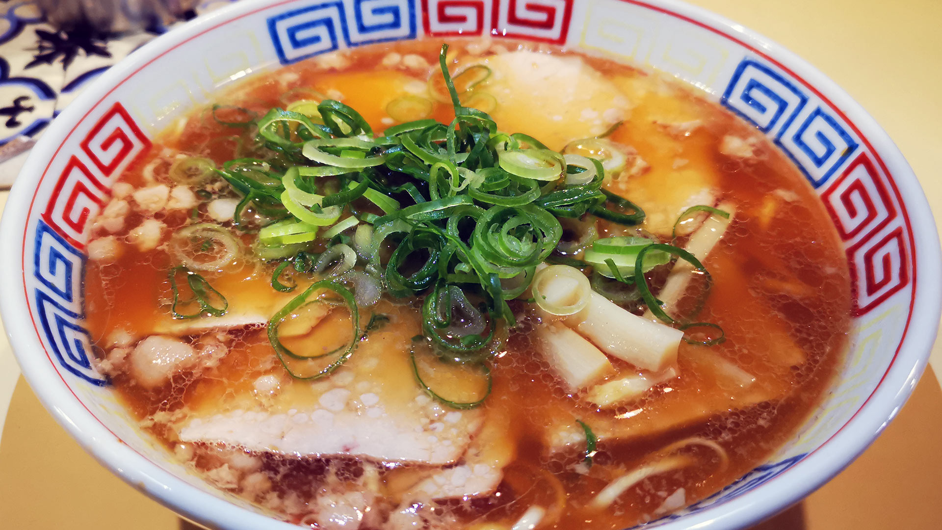 観光客にまだバレていないラーメン屋さん。お客さんの多くが地元のリピーターが多いお店なのです。 観光客にまだバレていないラーメン屋さん。お客さんの多くが地元のリピーターが多いお店なのです。