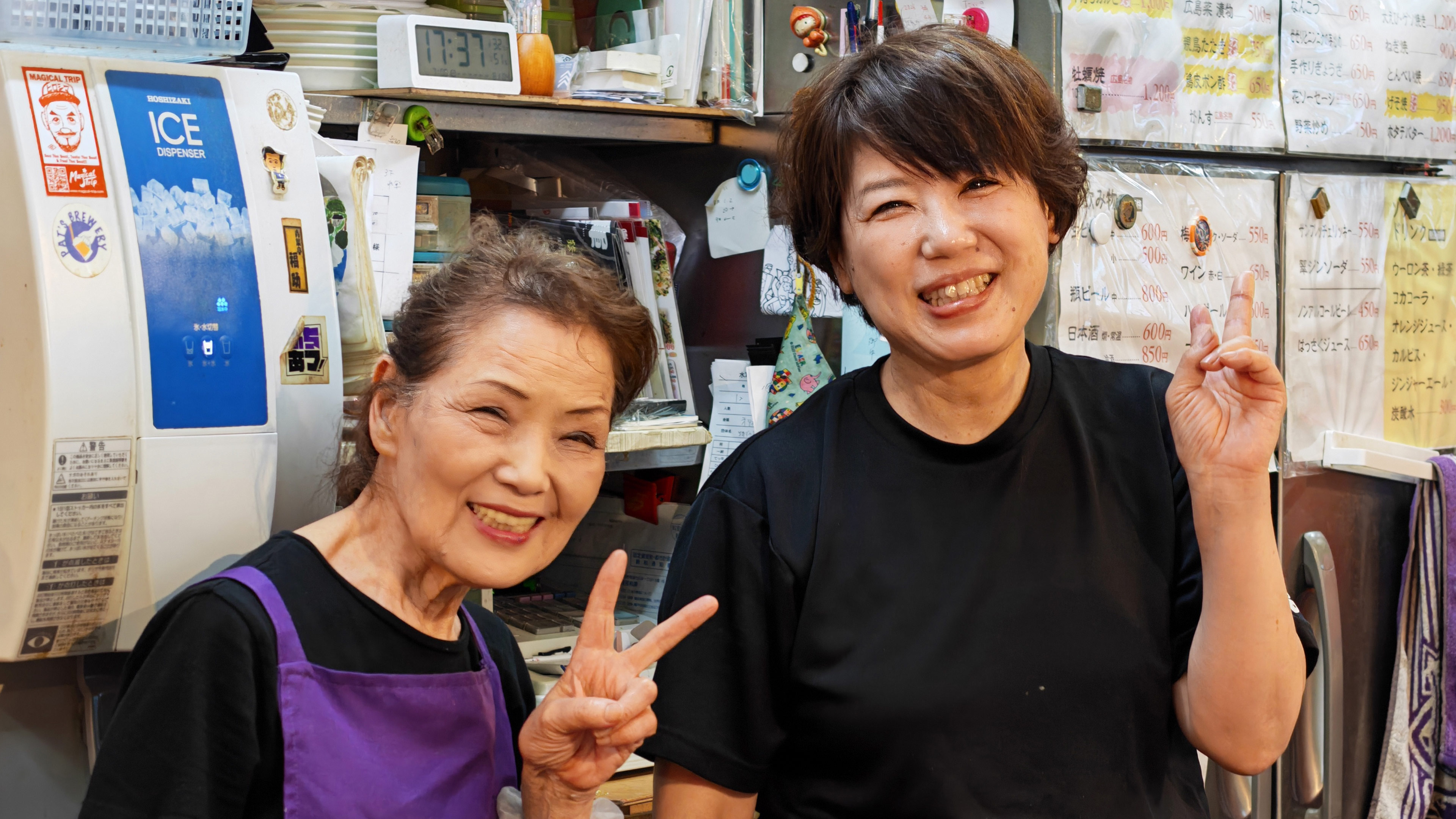 気さくな美人女将と娘さん親子で営むアットホームなお店です 気さくな美人女将と娘さん親子で営むアットホームなお店です